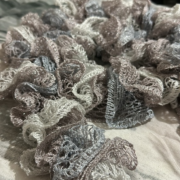Knit lace ruffled scarf gray mauve white sparkle handmade ππ - Picture 2 of 8
